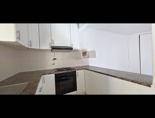 1 BEDROOM APARTMENT TO LET IN ESSENWOOD